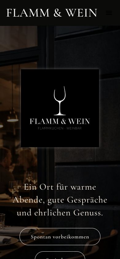 Mobile Startseite von Flamm & Wein mit Logo, Atmosphäre und Besuchs-CTA
