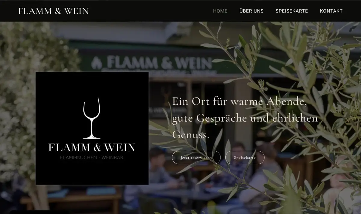 Startseite von Flamm & Wein mit Restaurantansicht, Logo und Reservierungsbutton